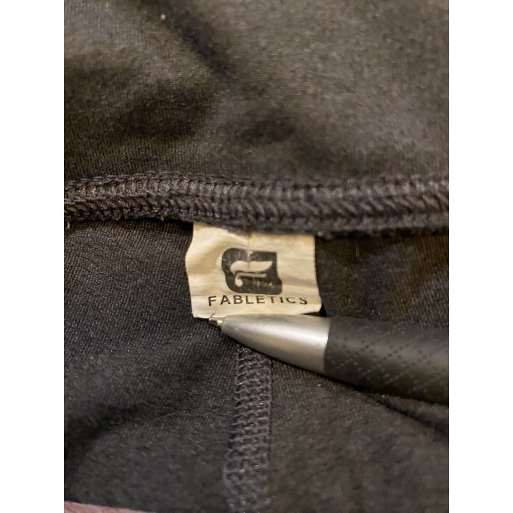 Fabletics Leggings Women S/M (See Measurements) gray pink capri EUC - Picture 6 of 7